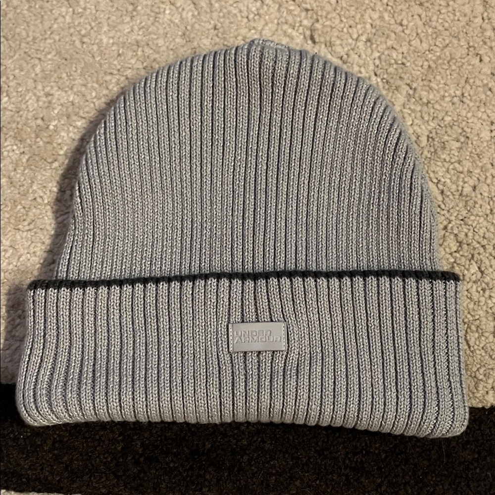 UA Gray Ribbed Beanie with opening for Pony/Bun